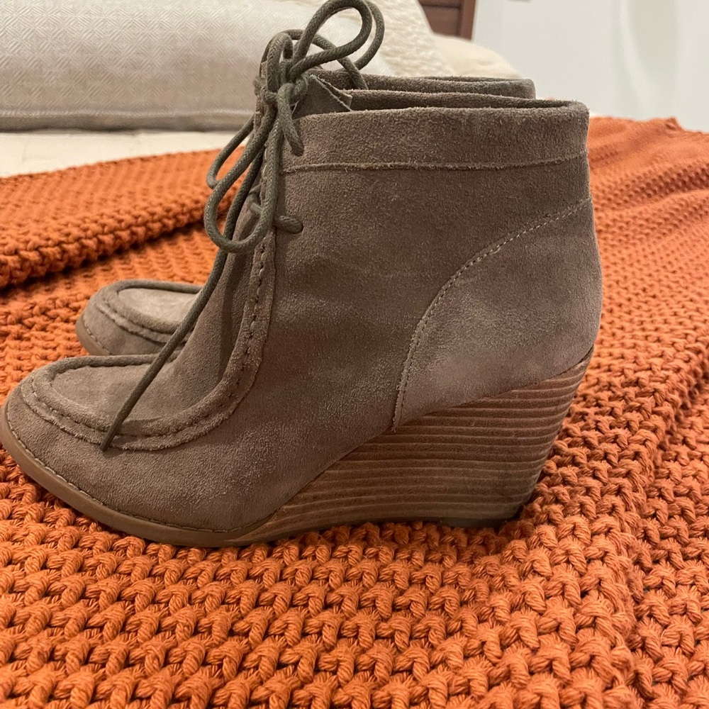 Lace up suede wedge booties Size 8 - Picture 5 of 8